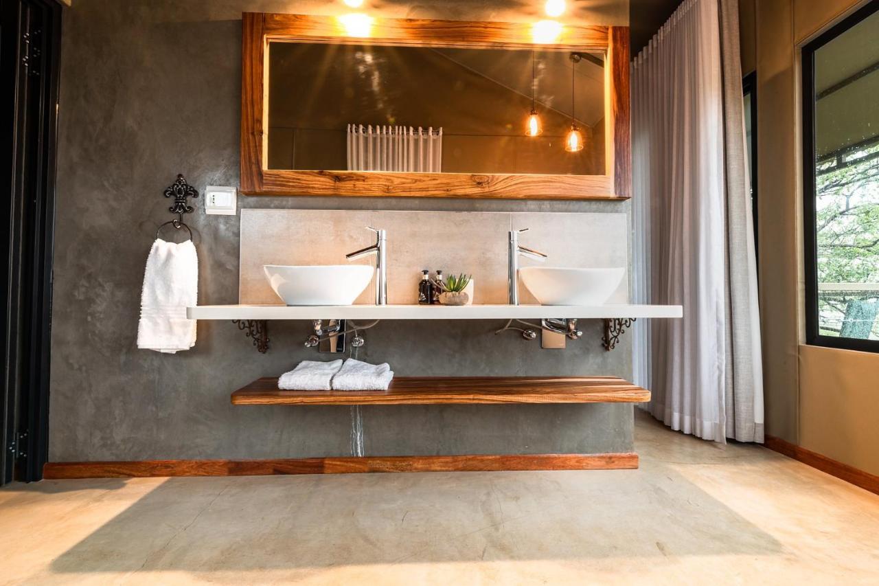 Kifaru Luxury Lodge Outjo Ngoại thất bức ảnh
