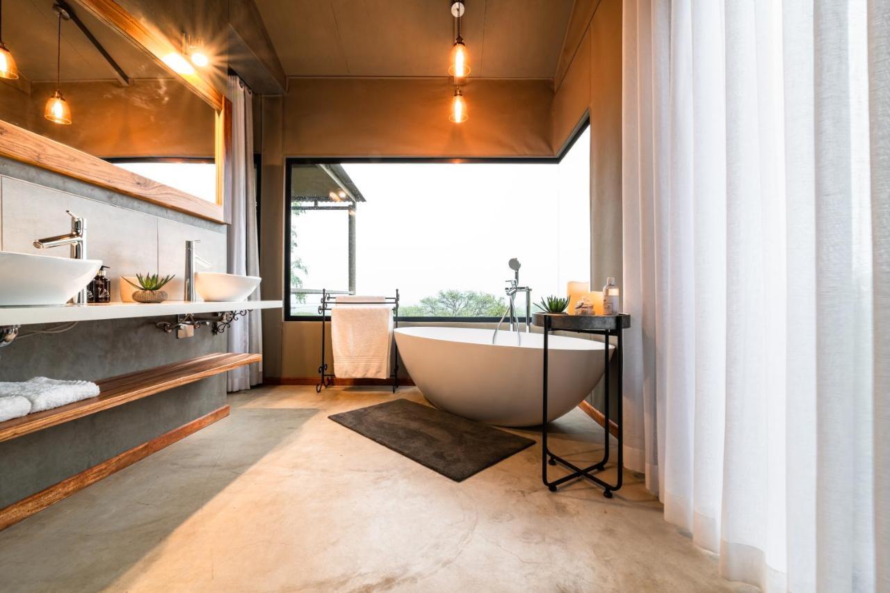 Kifaru Luxury Lodge Outjo Ngoại thất bức ảnh