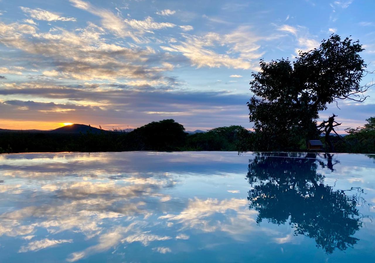 Kifaru Luxury Lodge Outjo Ngoại thất bức ảnh